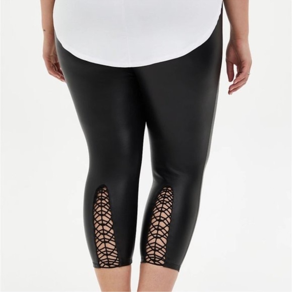 Torrid Leggings Black Faux Leather Crop Macramé Lattice Pants Size 5X 28